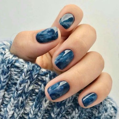 Маникюр под синий мрамор идея дизайна ногтей