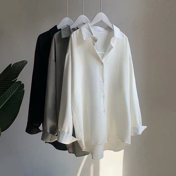 Белая блузка свободного кроя