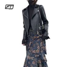 Черная кожаная куртка-косуха в байкерском стиле