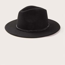 Чёрная шляпа с контом-цепочкой