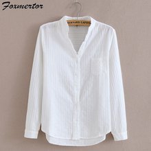 Легкая белая блузка с карманом