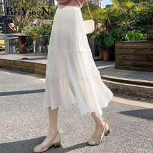 Легкая белая плиссированная юбка
