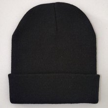 Однотонная черная шапка
