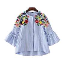 Укороченная блуза с вышивкой и рукавами-фонариками
