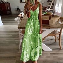 Зеленое платье с цветочным принтом