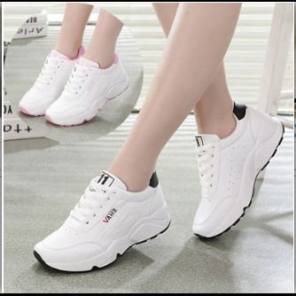 Белые кроссовки 