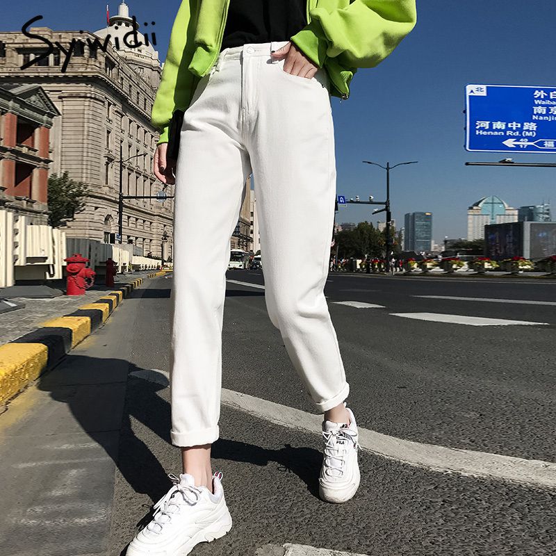 Белые свободные джинсы mom-fit