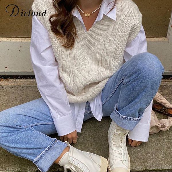 Белый вязаный жилет 