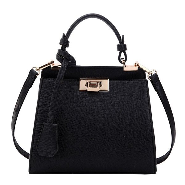 Черная сумка на плечо 