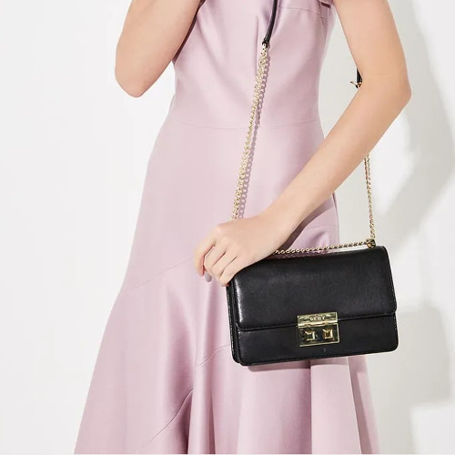 Черная сумка с цепочкой DKNY