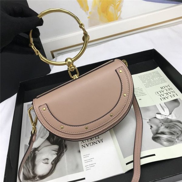 Сумка-полумесяц с металлическим кольцом