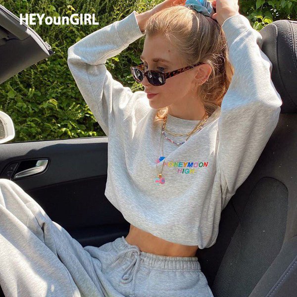 Светло-серый укороченный свитшот 