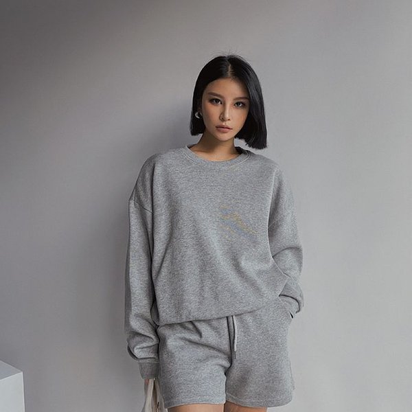 Свободный спортивный костюм