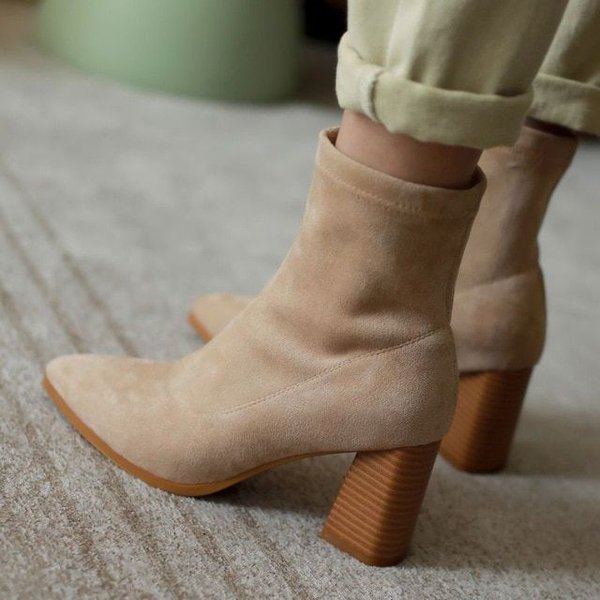 Замшевые полусапоги с острым носком