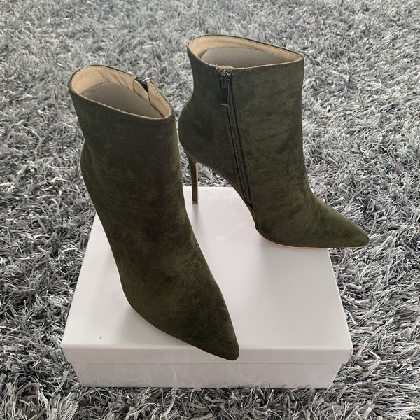 Замшевые полусапоги цвета хаки 