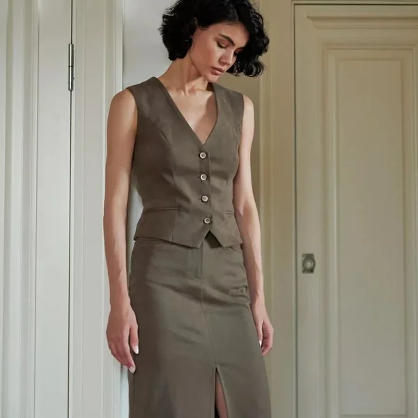 Жилет укороченный коричневый